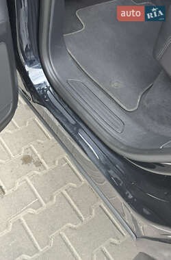 Позашляховик / Кросовер Volkswagen Touareg 2014 в 