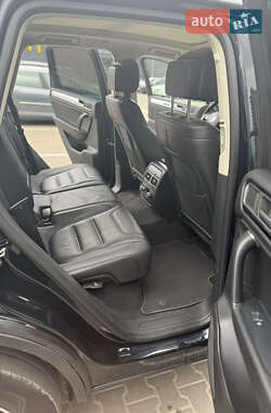Позашляховик / Кросовер Volkswagen Touareg 2014 в 