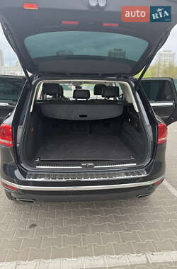 Позашляховик / Кросовер Volkswagen Touareg 2014 в 