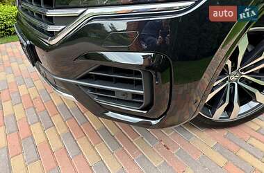 Внедорожник / Кроссовер Volkswagen Touareg 2019 в 