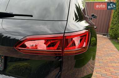 Внедорожник / Кроссовер Volkswagen Touareg 2019 в 
