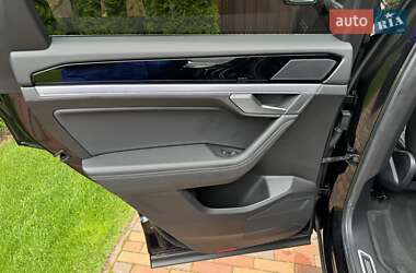 Внедорожник / Кроссовер Volkswagen Touareg 2019 в 