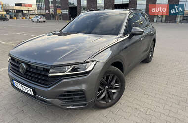 Позашляховик / Кросовер Volkswagen Touareg 2018 в Чернівцях