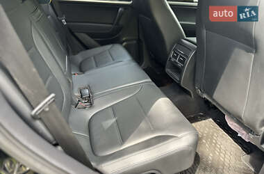 Внедорожник / Кроссовер Volkswagen Touareg 2012 в 