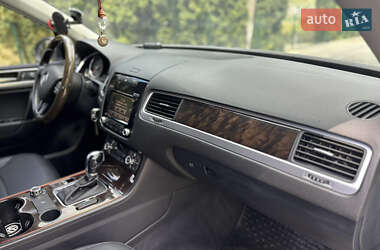 Внедорожник / Кроссовер Volkswagen Touareg 2012 в 