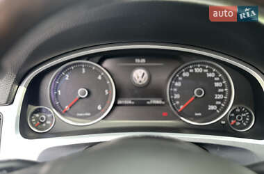 Внедорожник / Кроссовер Volkswagen Touareg 2012 в 