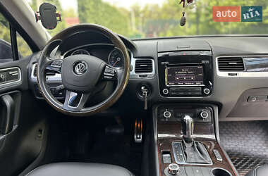Внедорожник / Кроссовер Volkswagen Touareg 2012 в 