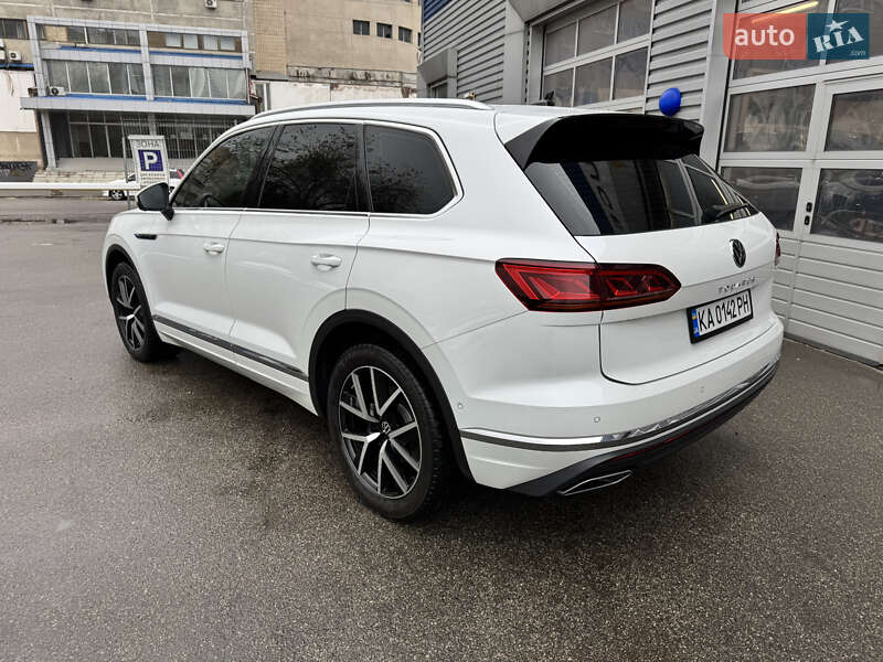 Внедорожник / Кроссовер Volkswagen Touareg 2021 в Киеве