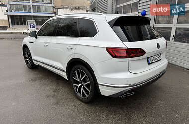 Позашляховик / Кросовер Volkswagen Touareg 2021 в 