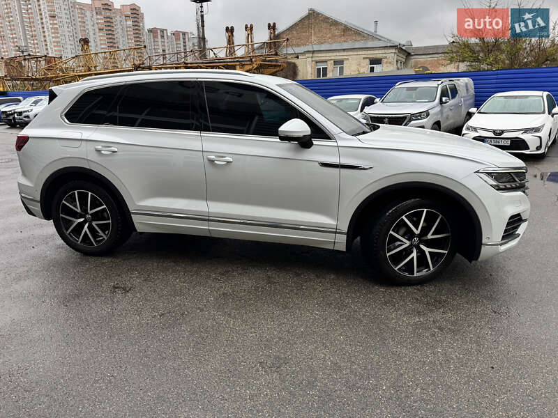Внедорожник / Кроссовер Volkswagen Touareg 2021 в Киеве