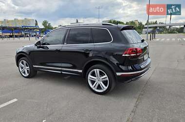 Внедорожник / Кроссовер Volkswagen Touareg 2017 в 