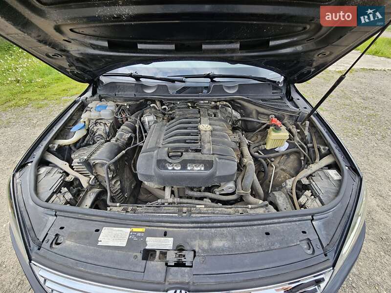 Внедорожник / Кроссовер Volkswagen Touareg 2015 в Луцке
