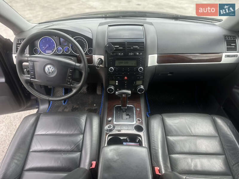 Внедорожник / Кроссовер Volkswagen Touareg 2005 в Новояворовске
