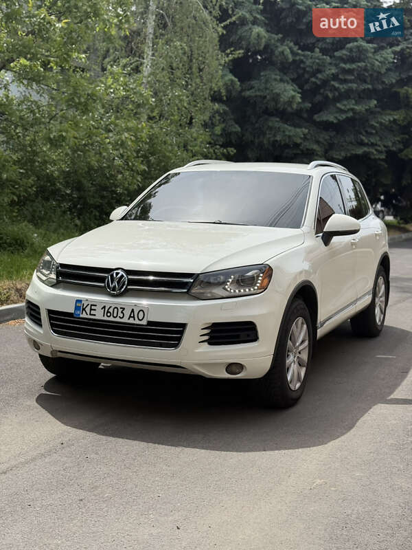 Внедорожник / Кроссовер Volkswagen Touareg 2010 в 