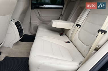 Позашляховик / Кросовер Volkswagen Touareg 2012 в 
