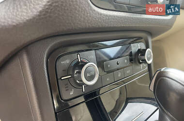 Позашляховик / Кросовер Volkswagen Touareg 2012 в 