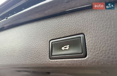 Позашляховик / Кросовер Volkswagen Touareg 2012 в 