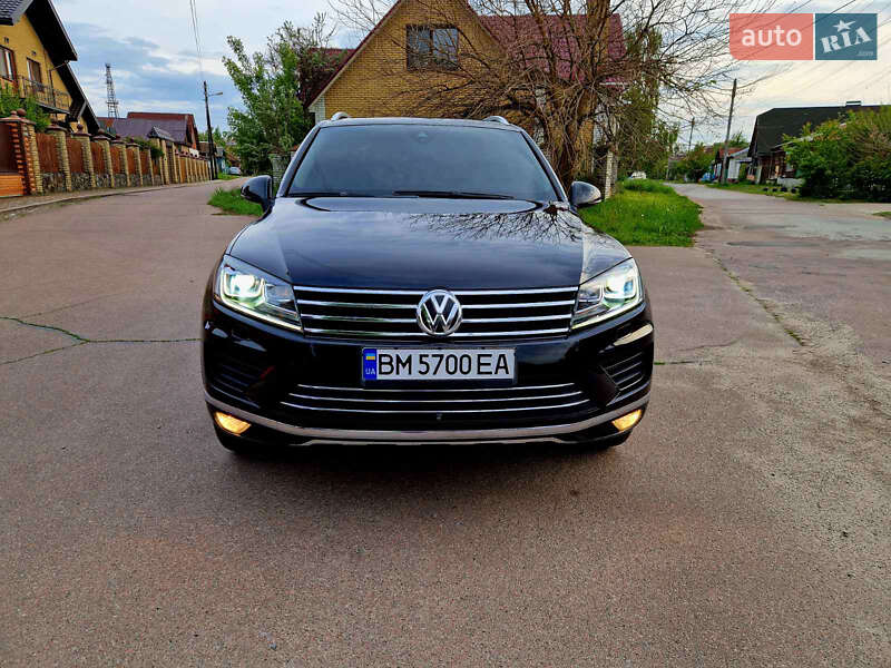 Внедорожник / Кроссовер Volkswagen Touareg 2016 в Шостке