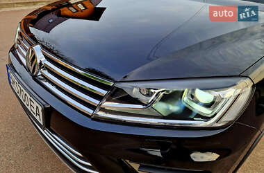 Позашляховик / Кросовер Volkswagen Touareg 2016 в 