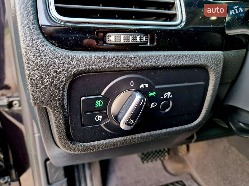 Внедорожник / Кроссовер Volkswagen Touareg 2016 в Шостке