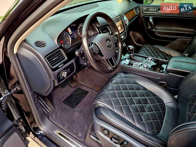 Внедорожник / Кроссовер Volkswagen Touareg 2016 в Шостке