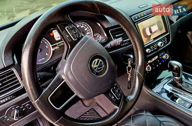 Позашляховик / Кросовер Volkswagen Touareg 2016 в 