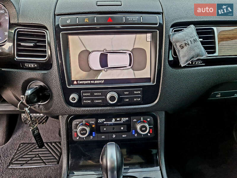 Внедорожник / Кроссовер Volkswagen Touareg 2016 в Шостке