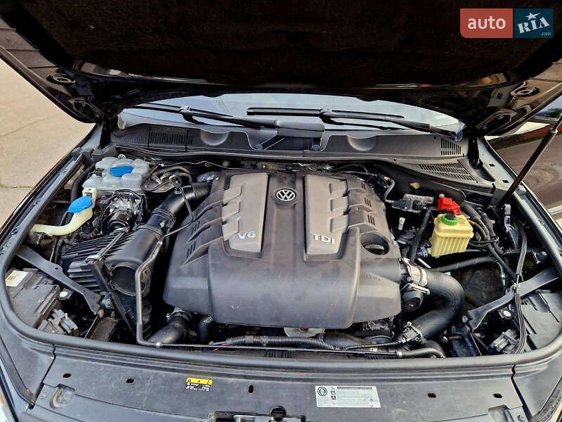 Внедорожник / Кроссовер Volkswagen Touareg 2016 в Шостке