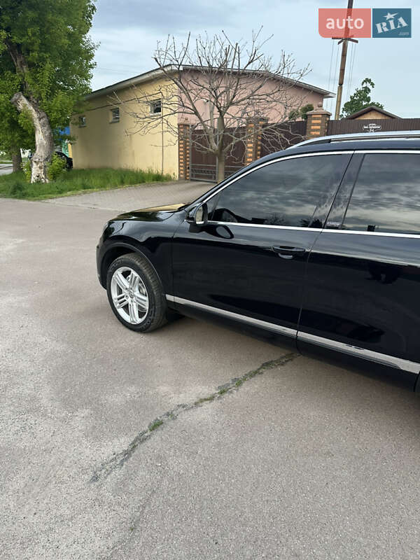 Внедорожник / Кроссовер Volkswagen Touareg 2016 в Шостке