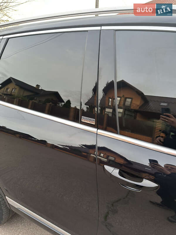 Внедорожник / Кроссовер Volkswagen Touareg 2016 в Шостке