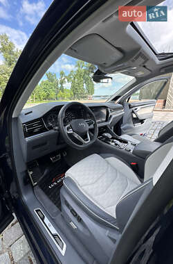 Внедорожник / Кроссовер Volkswagen Touareg 2024 в 