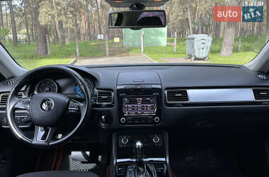 Внедорожник / Кроссовер Volkswagen Touareg 2012 в 