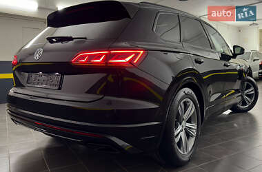 Внедорожник / Кроссовер Volkswagen Touareg 2019 в 