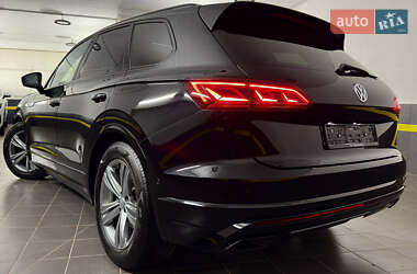 Внедорожник / Кроссовер Volkswagen Touareg 2019 в 