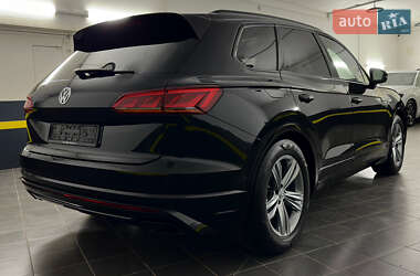 Внедорожник / Кроссовер Volkswagen Touareg 2019 в 