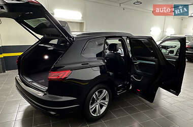 Внедорожник / Кроссовер Volkswagen Touareg 2019 в 