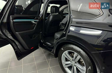 Внедорожник / Кроссовер Volkswagen Touareg 2019 в 