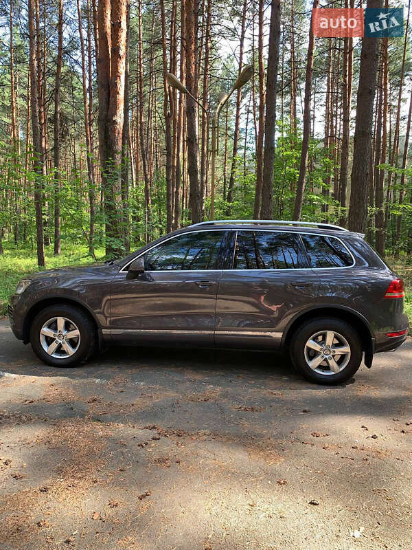 Внедорожник / Кроссовер Volkswagen Touareg 2011 в Львове