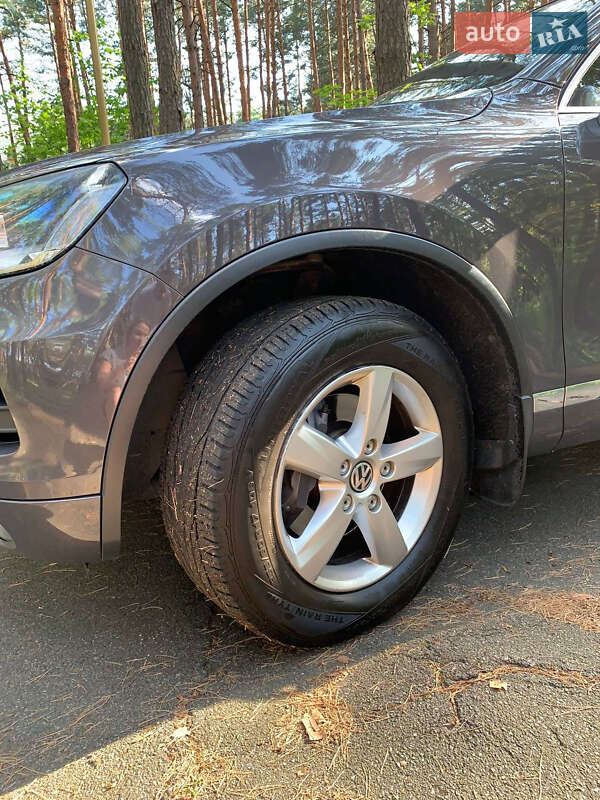 Внедорожник / Кроссовер Volkswagen Touareg 2011 в Львове