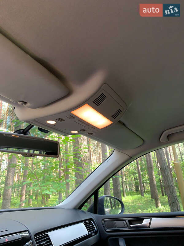 Внедорожник / Кроссовер Volkswagen Touareg 2011 в Львове