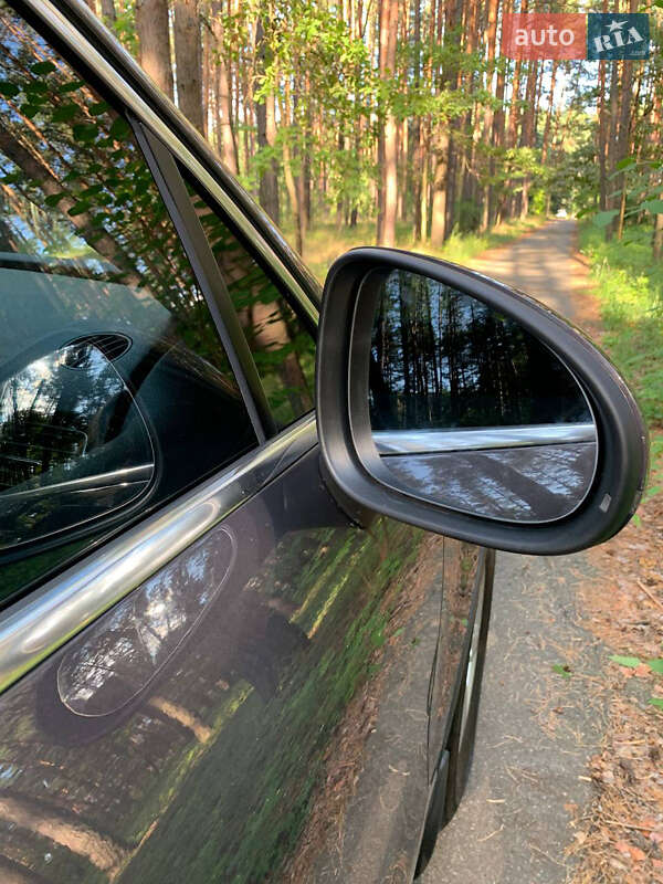 Внедорожник / Кроссовер Volkswagen Touareg 2011 в Львове