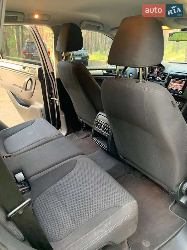 Внедорожник / Кроссовер Volkswagen Touareg 2011 в Львове