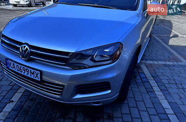Внедорожник / Кроссовер Volkswagen Touareg 2011 в 