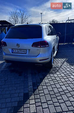 Внедорожник / Кроссовер Volkswagen Touareg 2011 в 
