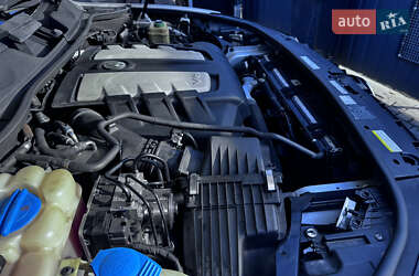 Внедорожник / Кроссовер Volkswagen Touareg 2011 в 