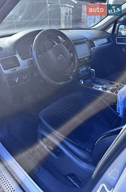 Внедорожник / Кроссовер Volkswagen Touareg 2011 в 