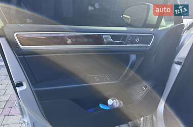 Внедорожник / Кроссовер Volkswagen Touareg 2011 в 