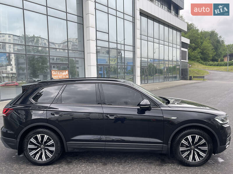 Позашляховик / Кросовер Volkswagen Touareg 2021 в Харкові
