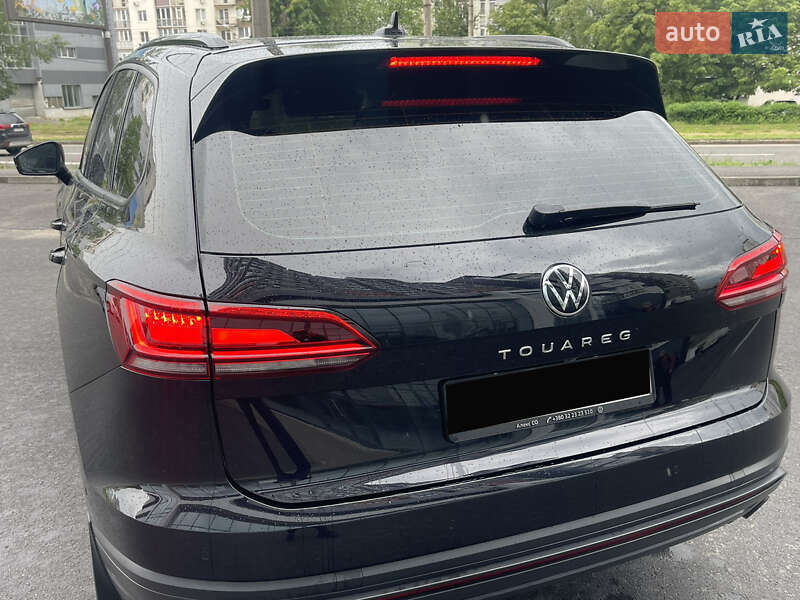 Позашляховик / Кросовер Volkswagen Touareg 2021 в Харкові