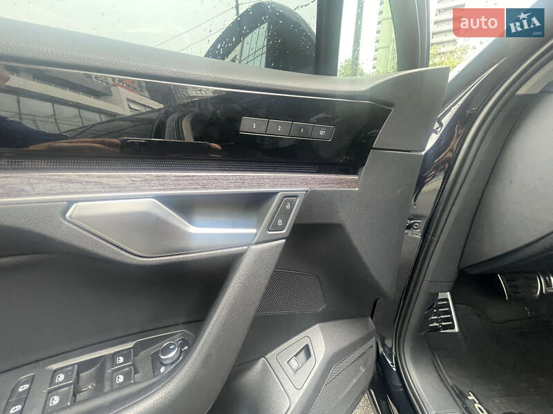 Позашляховик / Кросовер Volkswagen Touareg 2021 в Харкові